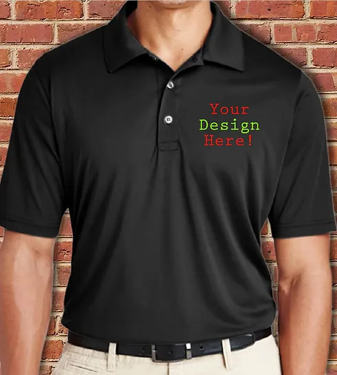 Ejemplo de bordado personalizado en una playera polo negra